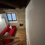 Johnny Alta Apartment *