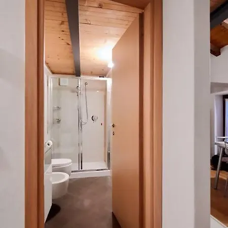 Johnny Alta Apartment *